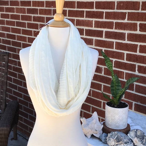 NWT Infinity Knot Scarf Cream - Picture 2 of 7